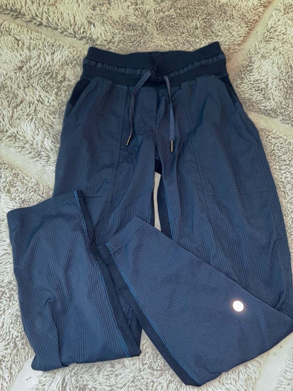 Lululemon Dance Studio Mid-Rise Jogger in True Navy Cropped size 0